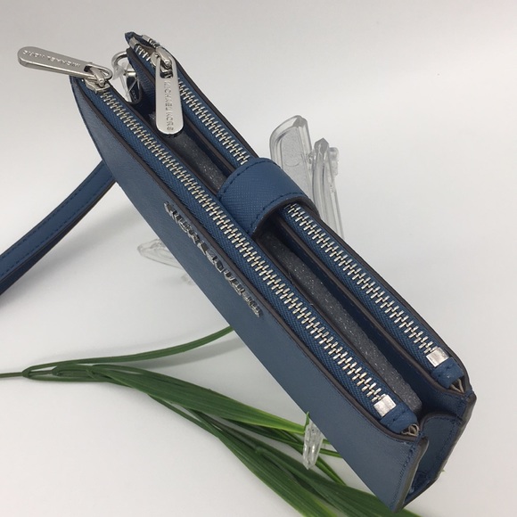 MK Jet Set Travel LG Double Zip Wristlet Leather - Picture 4 of 8